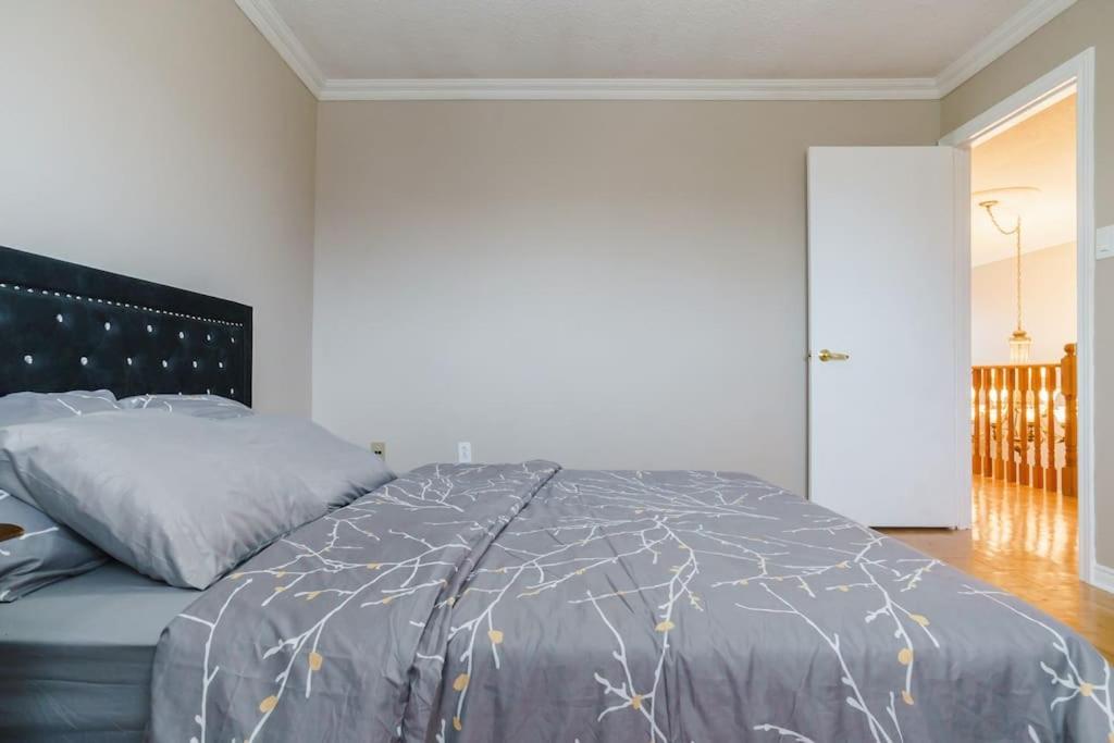 Beautiful Home 4 Bed, 3 Bath, Garage, Backyard! Mississauga Exterior foto