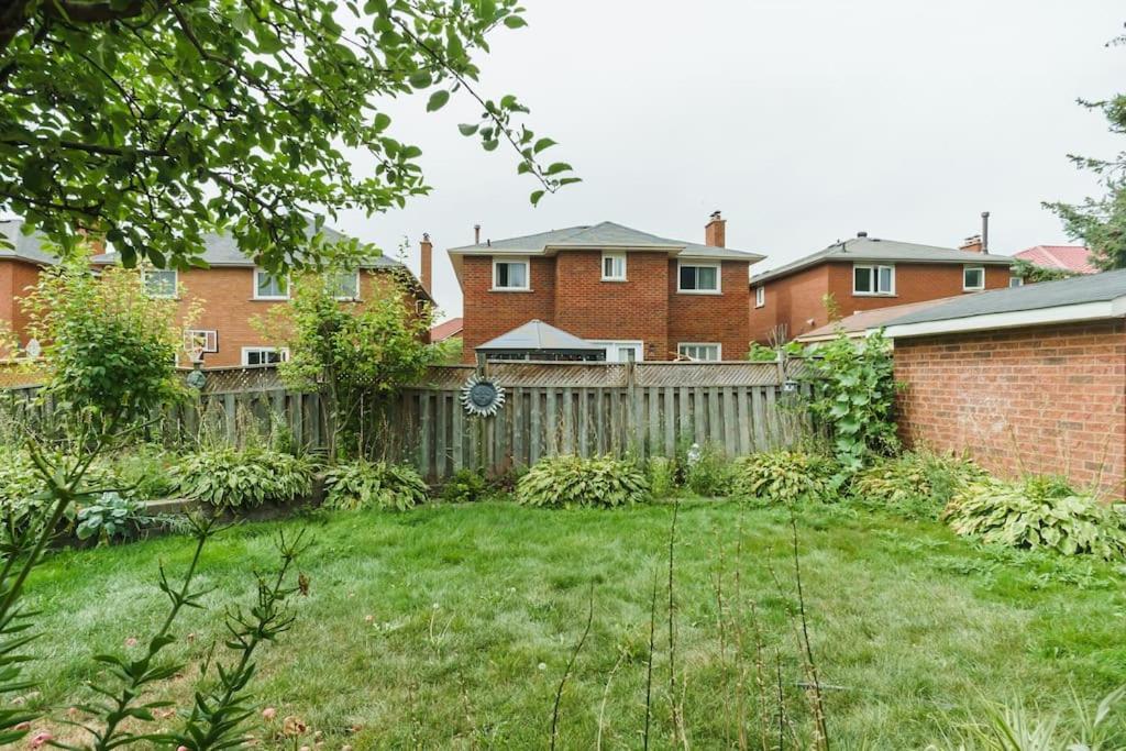 Beautiful Home 4 Bed, 3 Bath, Garage, Backyard! Mississauga Exterior foto