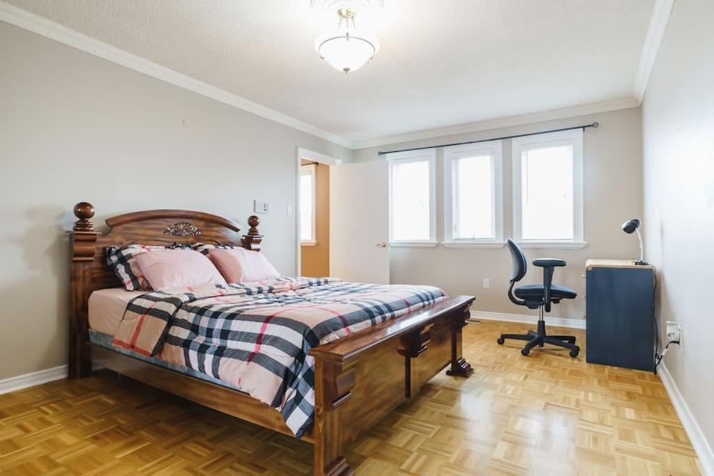 Beautiful Home 4 Bed, 3 Bath, Garage, Backyard! Mississauga Exterior foto