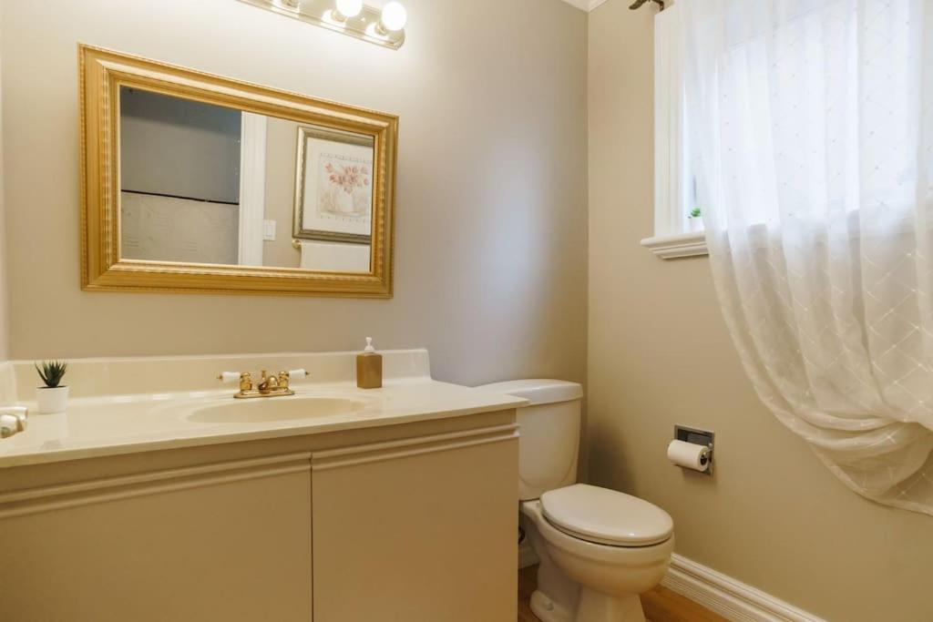 Beautiful Home 4 Bed, 3 Bath, Garage, Backyard! Mississauga Exterior foto