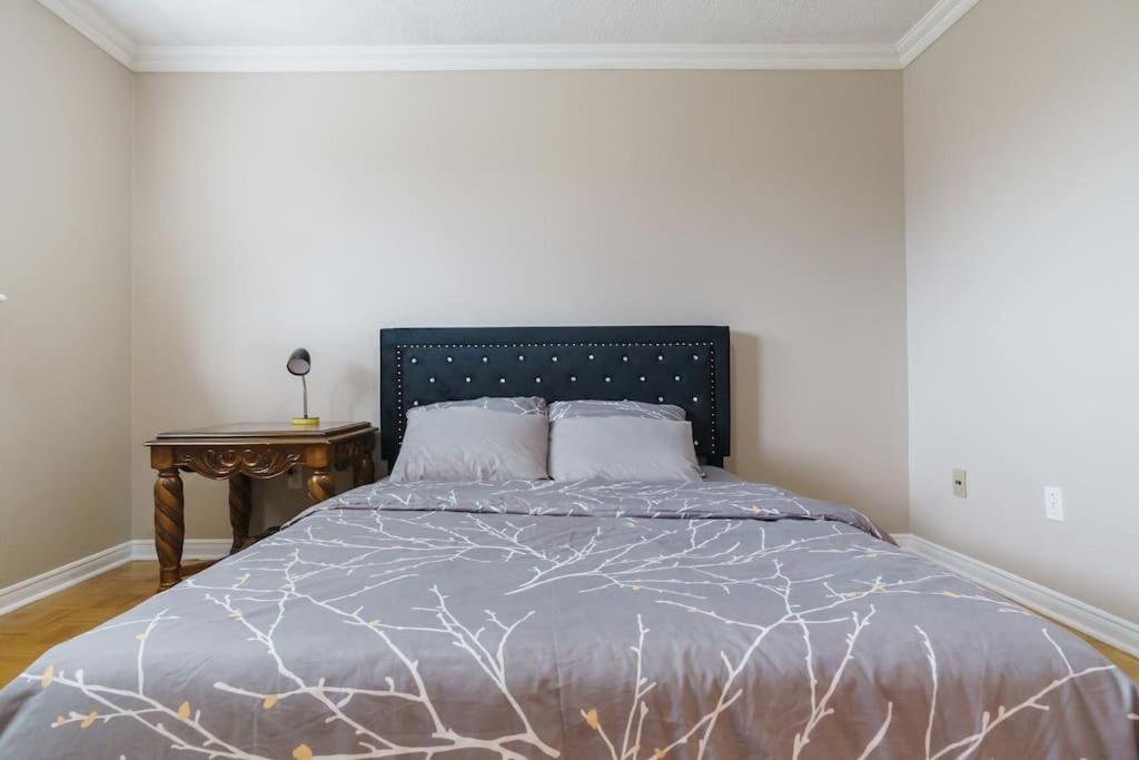 Beautiful Home 4 Bed, 3 Bath, Garage, Backyard! Mississauga Exterior foto