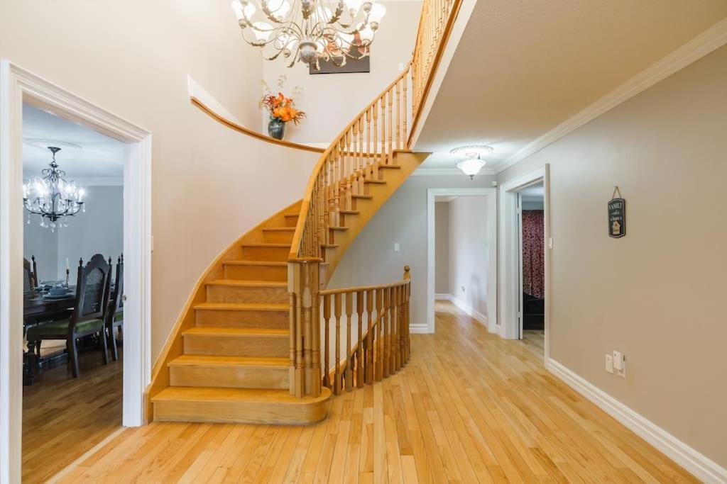 Beautiful Home 4 Bed, 3 Bath, Garage, Backyard! Mississauga Exterior foto