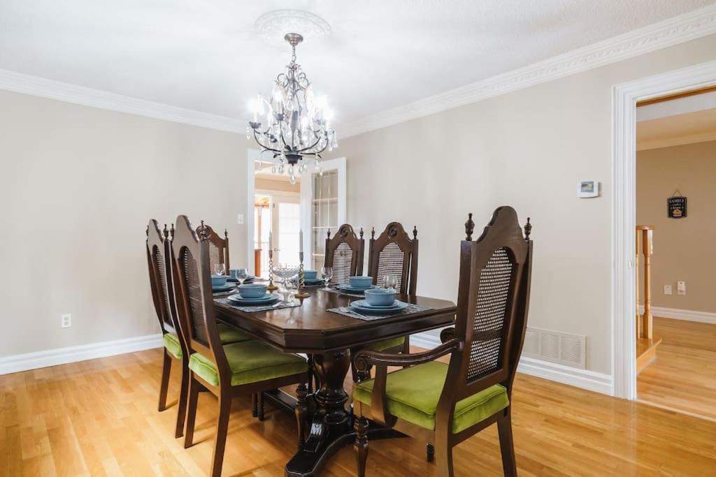 Beautiful Home 4 Bed, 3 Bath, Garage, Backyard! Mississauga Exterior foto